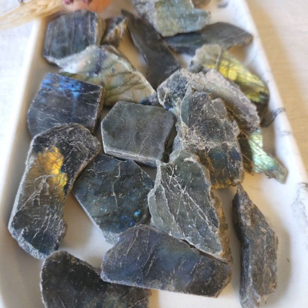 Grande pierre 'A' de labradorite polie – Image 2
