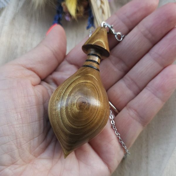 Pendule goutte d'eau sur bois d'arbre de Judée