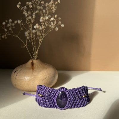 Bracelet macramé violet intense avec pierre améthyste