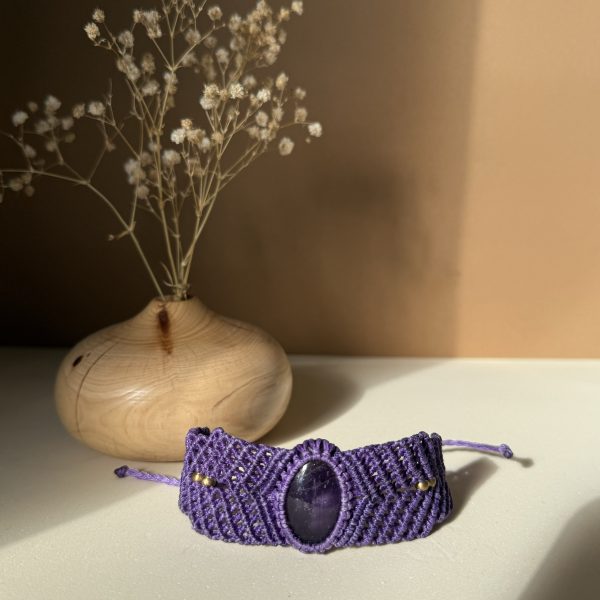 Bracelet macramé violet intense avec pierre améthyste