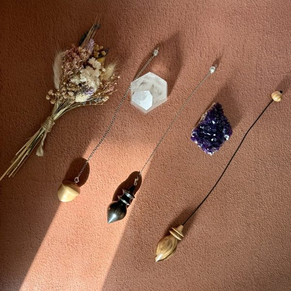 Pendule Lotus en Bois d'Olivier – Image 3