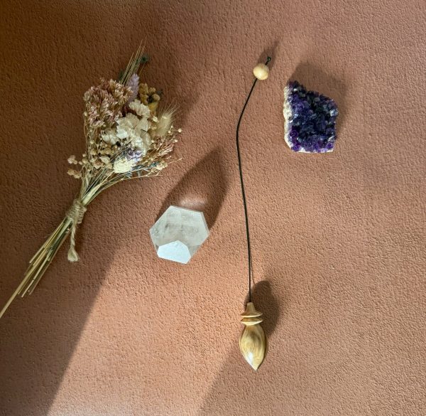 Pendule Lotus en Bois d'Olivier – Image 2