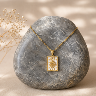 Collier avec pendentif en nacre et motif oeil turc